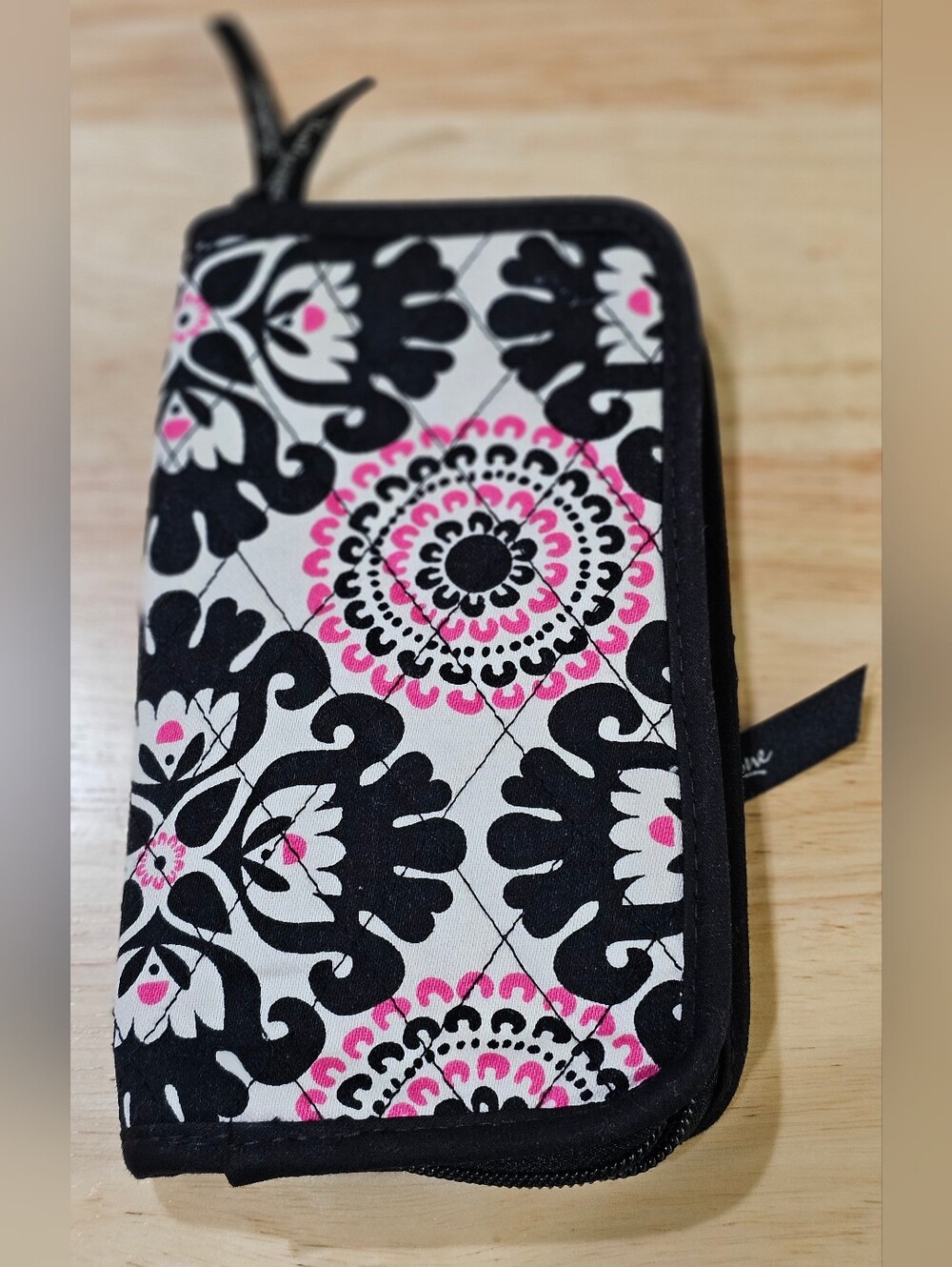 Thirty-One Soft Zip Around Wallet Pink Pop Medallion Design EUC